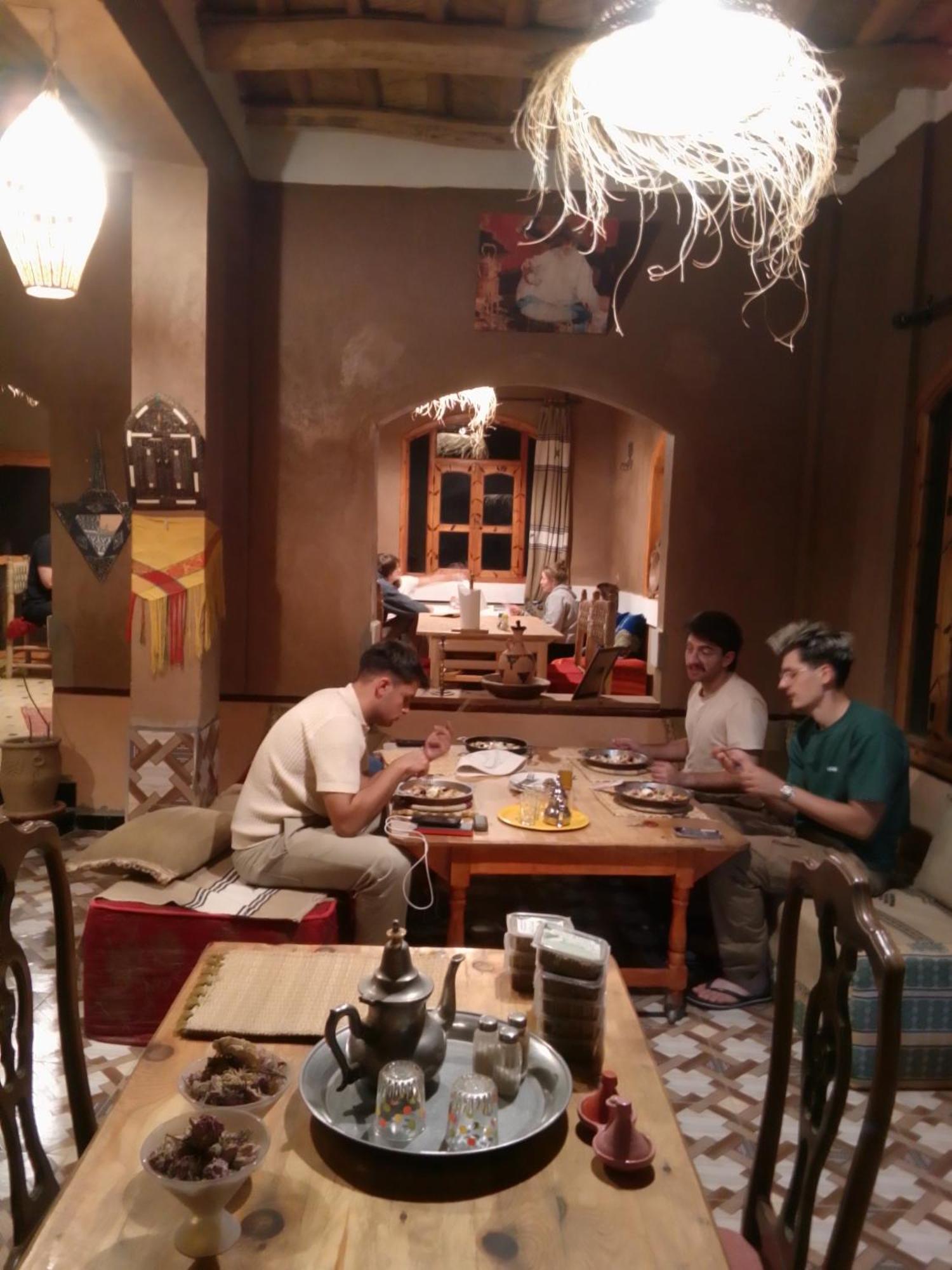 Riad Pizzeria Marhaba Akhendachou n'Ait Ouffi Exterior photo
