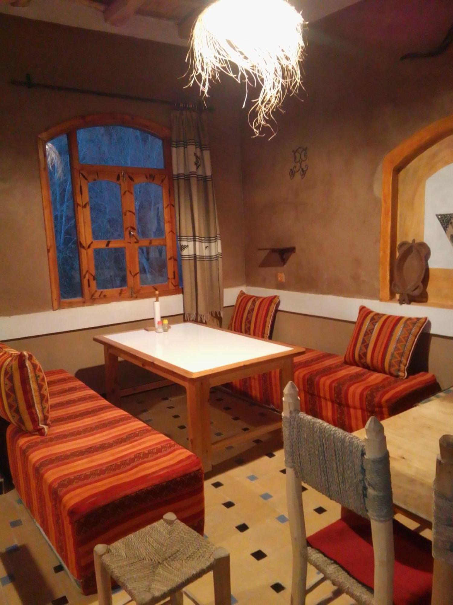 Riad Pizzeria Marhaba Akhendachou n'Ait Ouffi Room photo